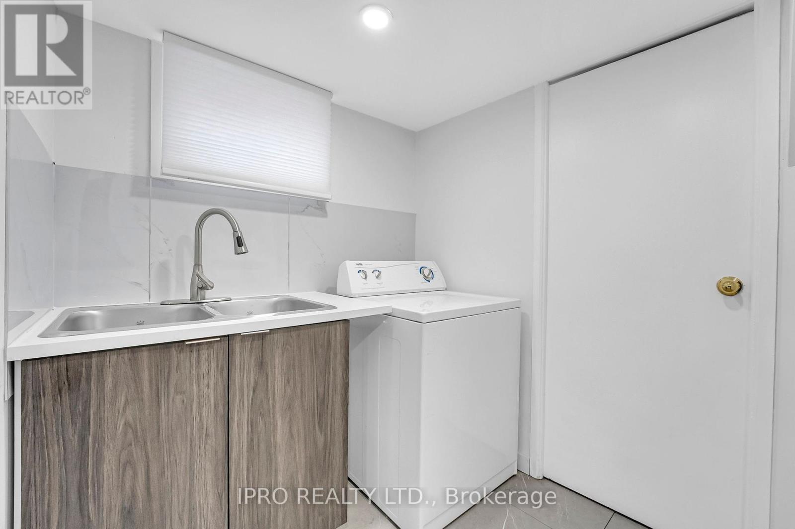 












436 COURTLAND AVENUE E

,
Kitchener,




Ontario
N2G2W4

