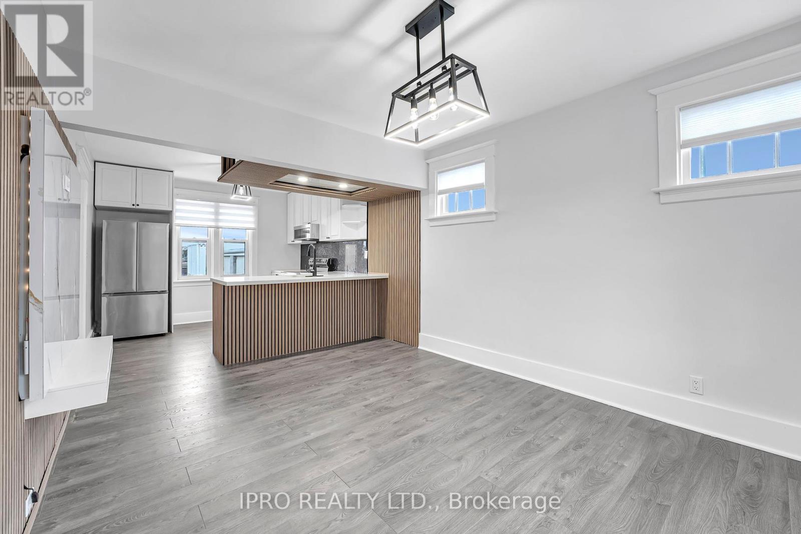 












436 COURTLAND AVENUE E

,
Kitchener,




Ontario
N2G2W4


