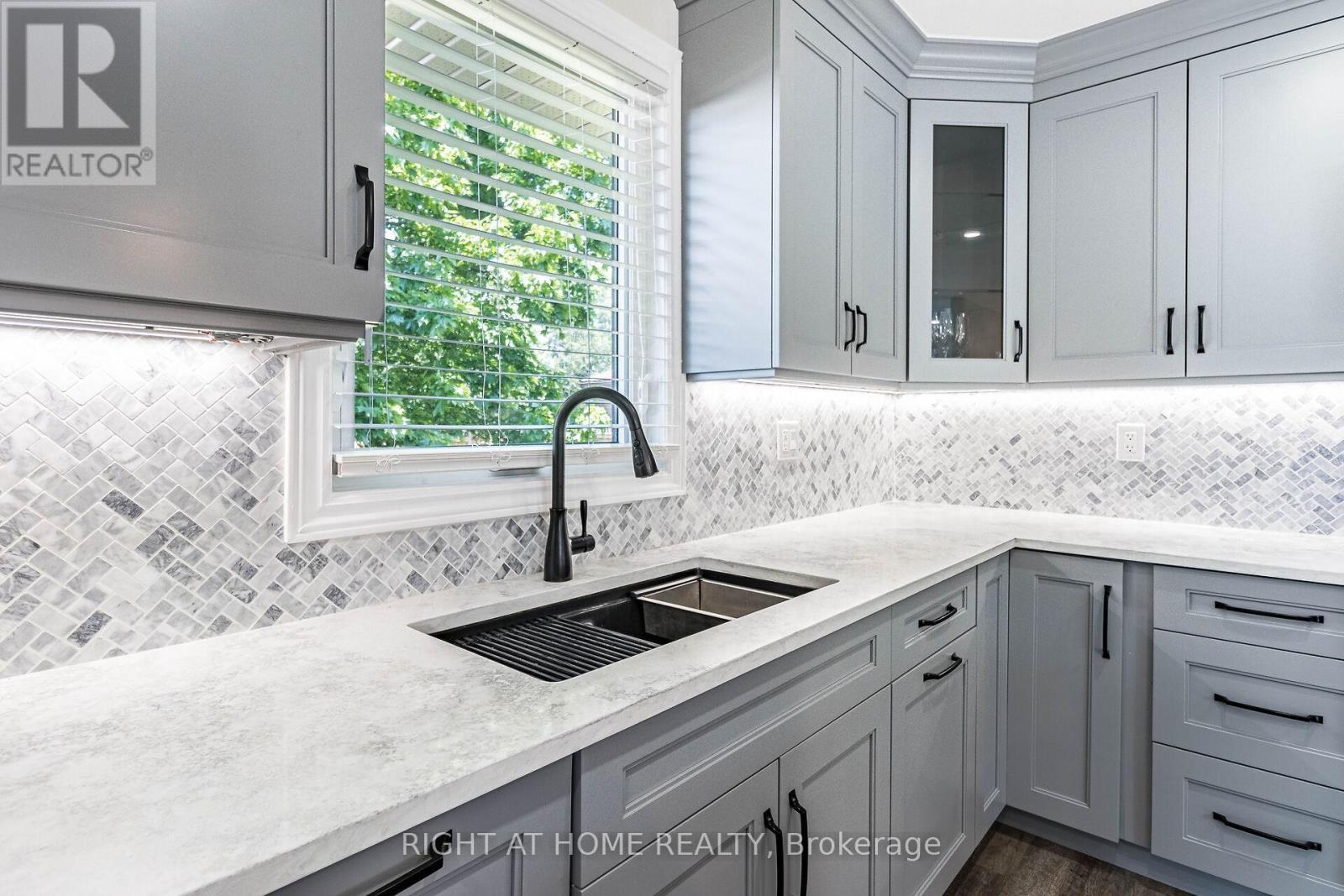 












248 MARY STREET

,
Guelph/Eramosa (Rockwood),




Ontario
N0B2K0

