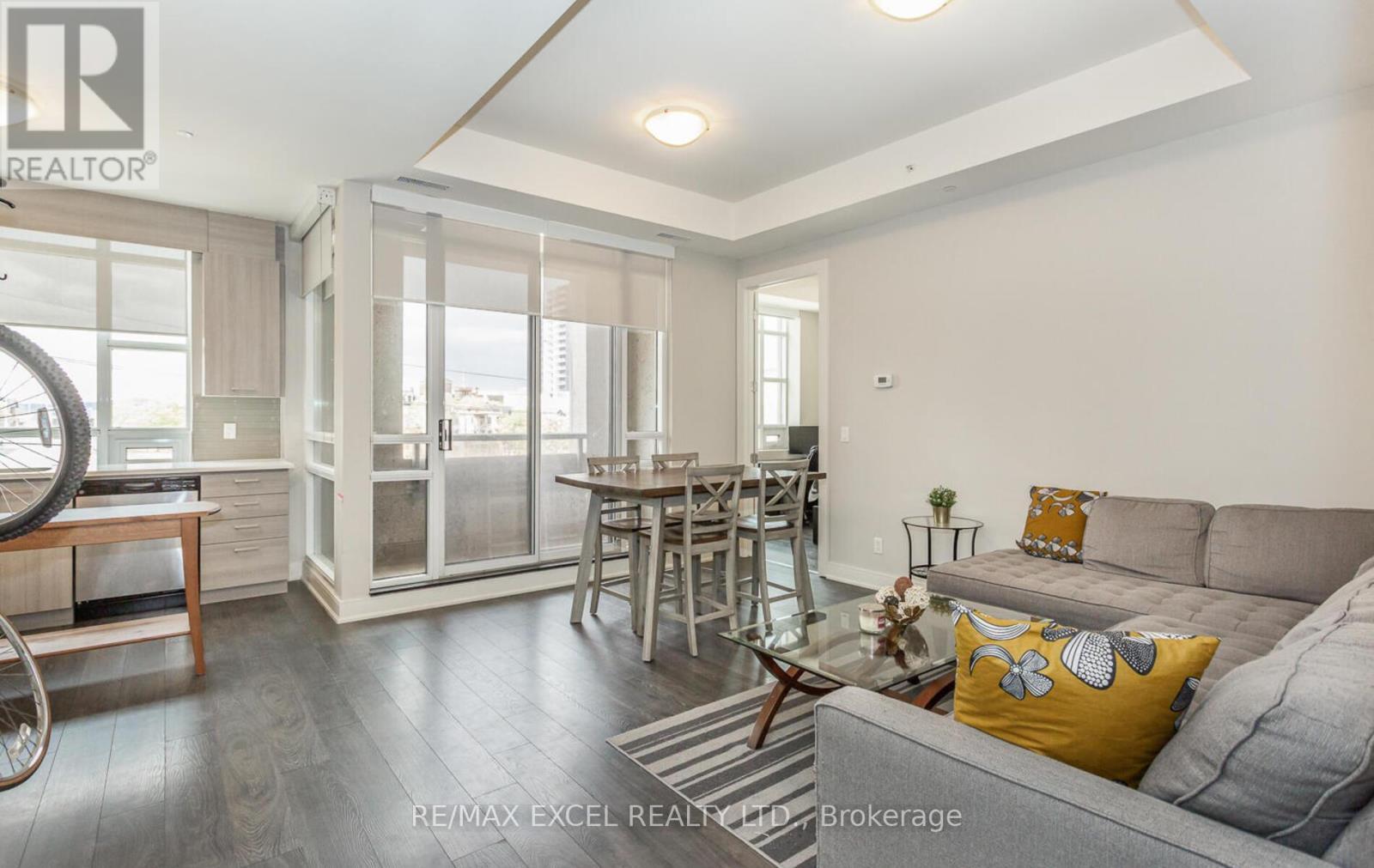 












403 - 150 MAIN STREET W

,
Hamilton (Central),




Ontario
L8P1H8

