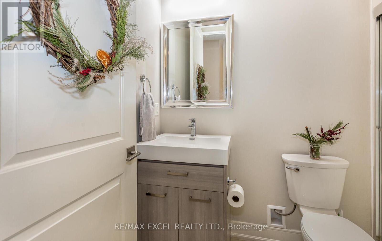 












403 - 150 MAIN STREET W

,
Hamilton (Central),




Ontario
L8P1H8

