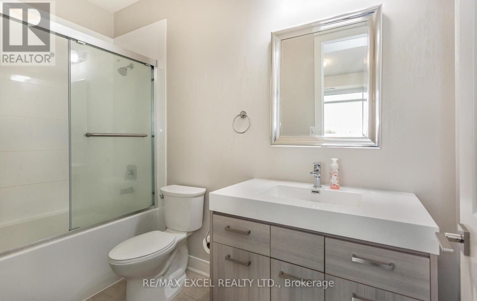 












403 - 150 MAIN STREET W

,
Hamilton (Central),




Ontario
L8P1H8


