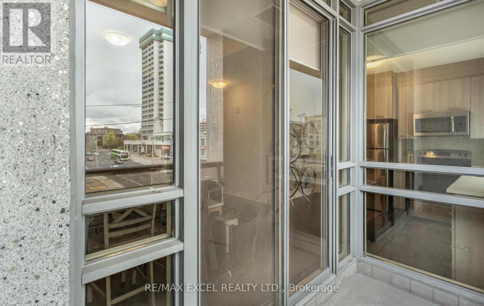 












403 - 150 MAIN STREET W

,
Hamilton (Central),




Ontario
L8P1H8

