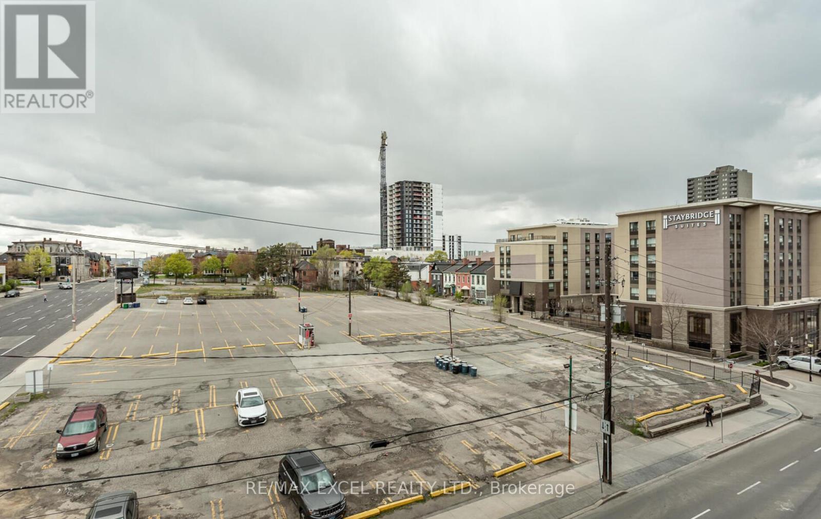 












403 - 150 MAIN STREET W

,
Hamilton (Central),




Ontario
L8P1H8


