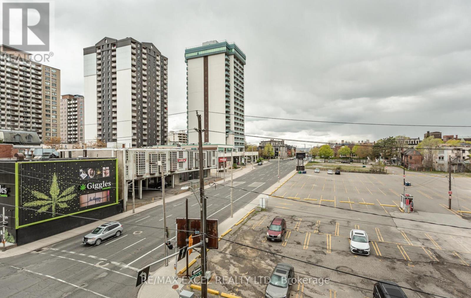 












403 - 150 MAIN STREET W

,
Hamilton (Central),




Ontario
L8P1H8

