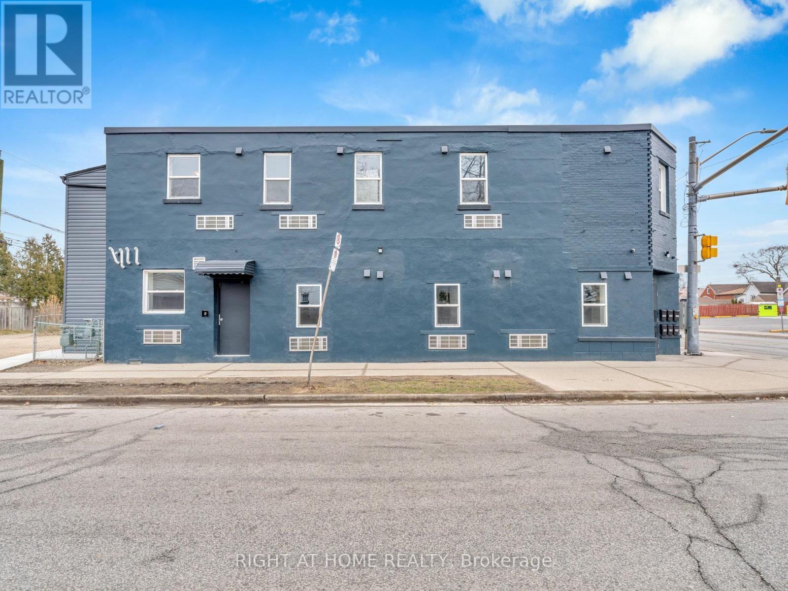 












206 - 1804 DROUILLARD ROAD

,
Windsor,




Ontario
N8W3X5

