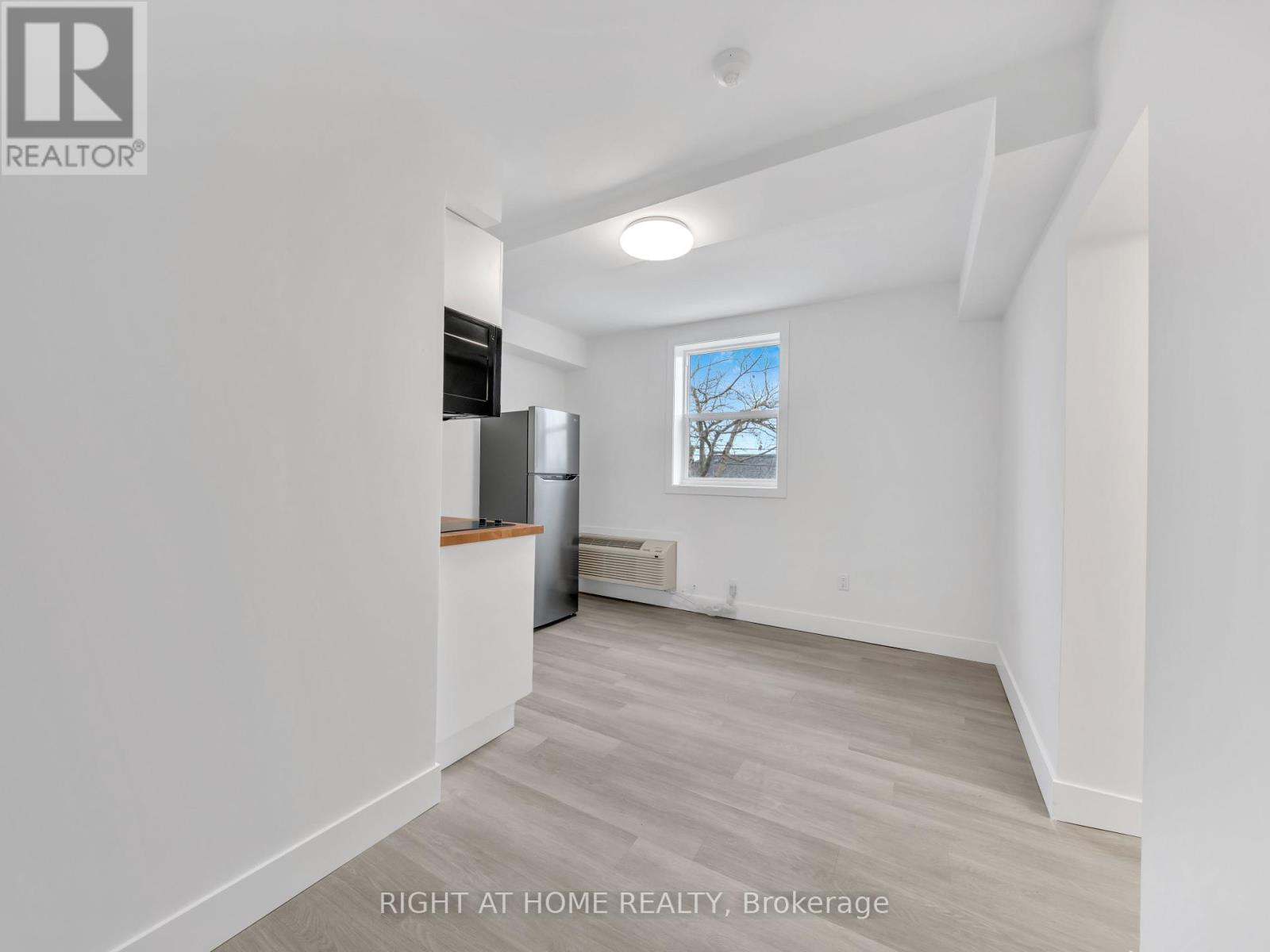 












206 - 1804 DROUILLARD ROAD

,
Windsor,




Ontario
N8W3X5

