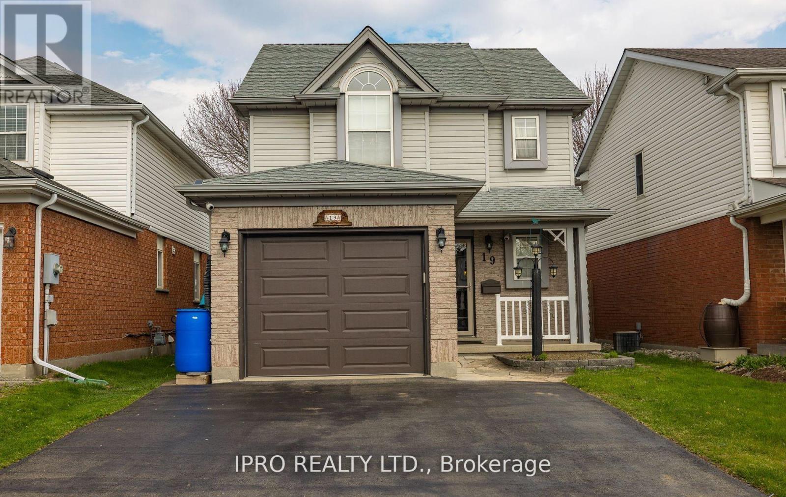 












19 THOMPSON DRIVE

,
Guelph (Grange Road),




Ontario
N1E7A5


