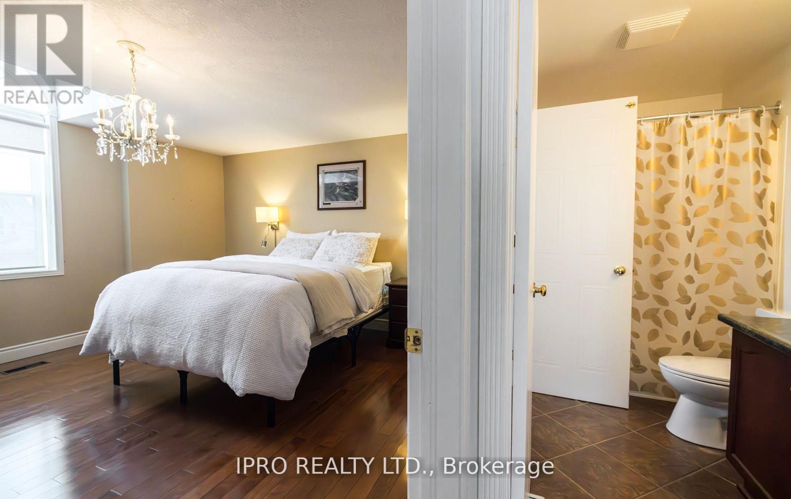












19 THOMPSON DRIVE

,
Guelph (Grange Road),




Ontario
N1E7A5

