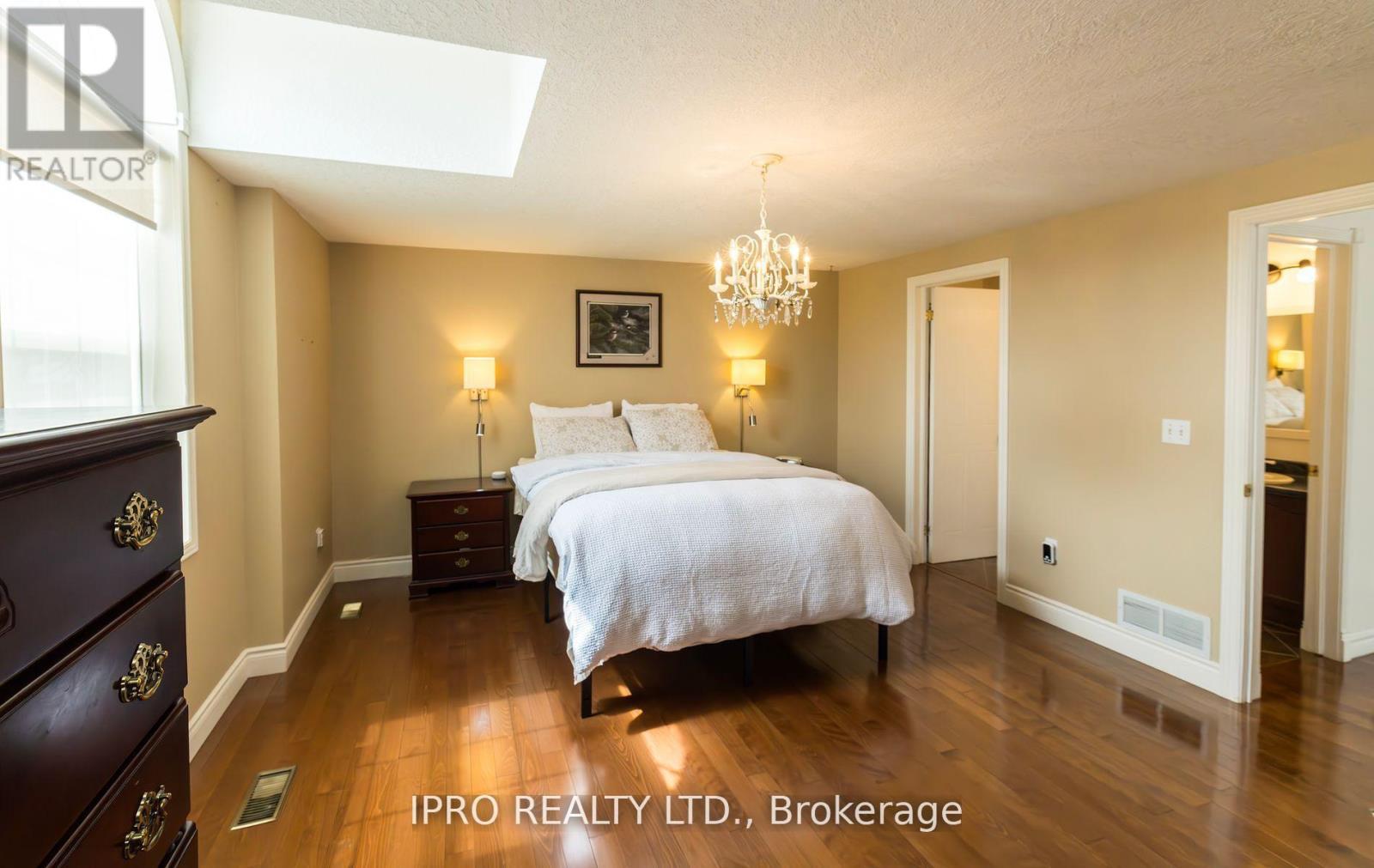 












19 THOMPSON DRIVE

,
Guelph (Grange Road),




Ontario
N1E7A5

