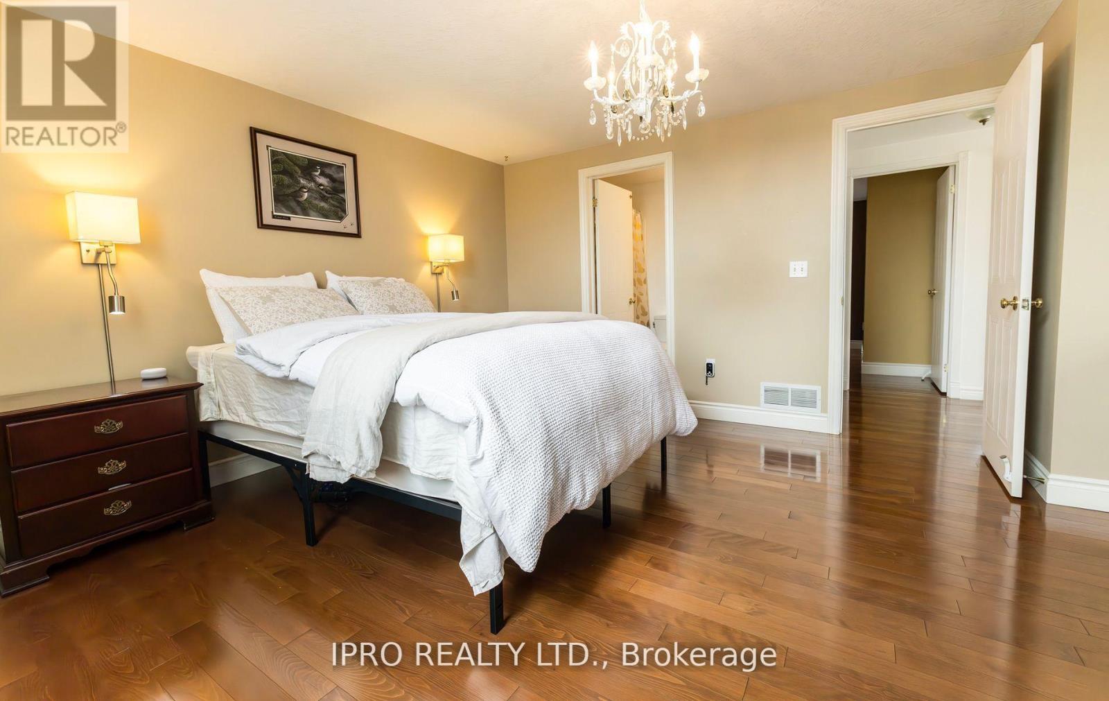 












19 THOMPSON DRIVE

,
Guelph (Grange Road),




Ontario
N1E7A5

