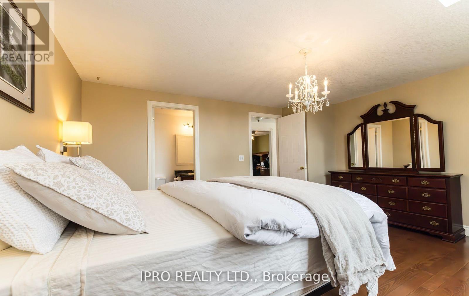 












19 THOMPSON DRIVE

,
Guelph (Grange Road),




Ontario
N1E7A5

