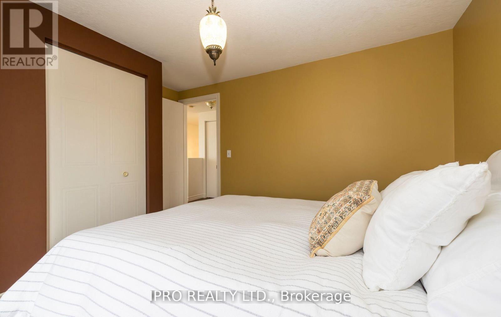 












19 THOMPSON DRIVE

,
Guelph (Grange Road),




Ontario
N1E7A5

