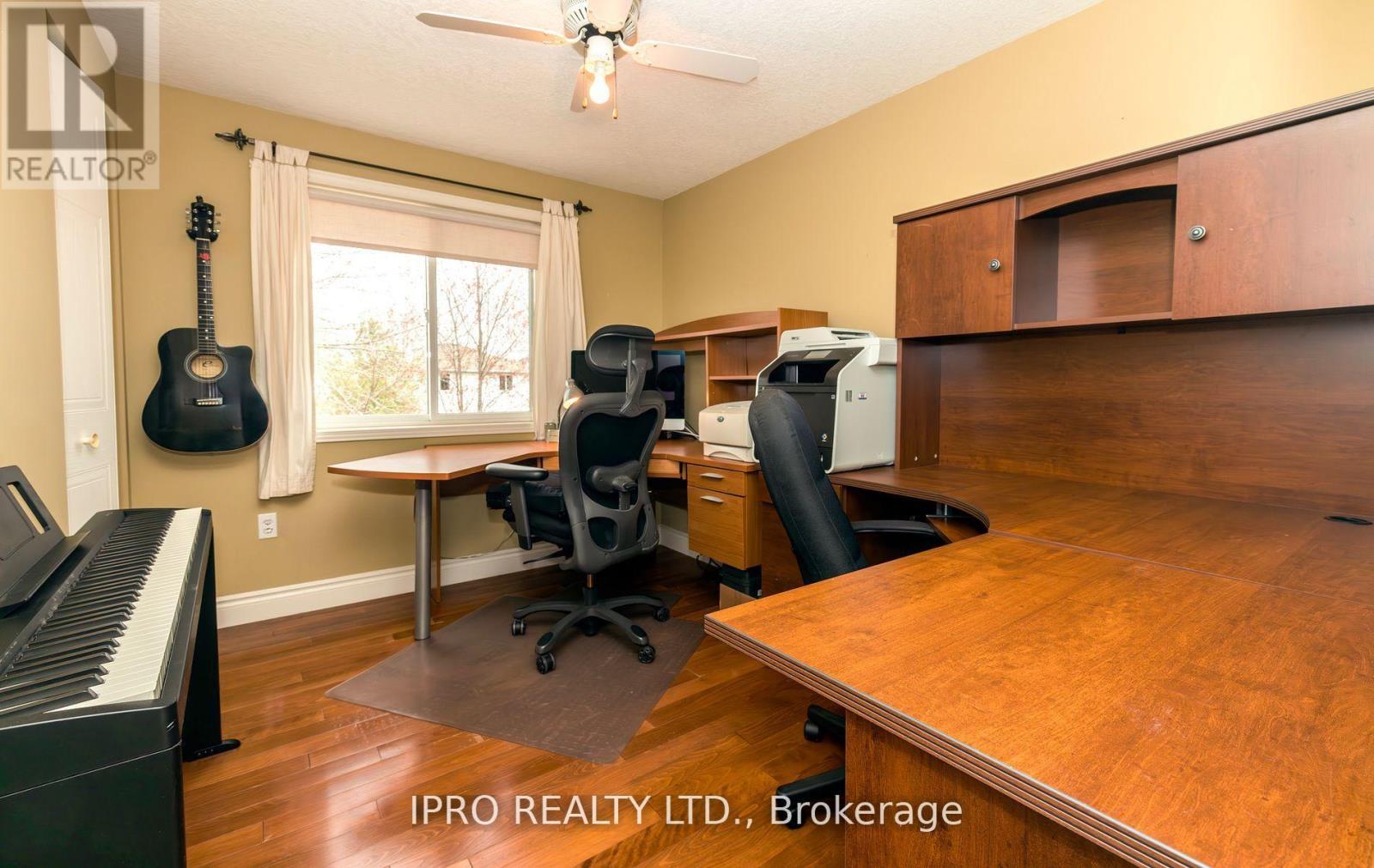 












19 THOMPSON DRIVE

,
Guelph (Grange Road),




Ontario
N1E7A5

