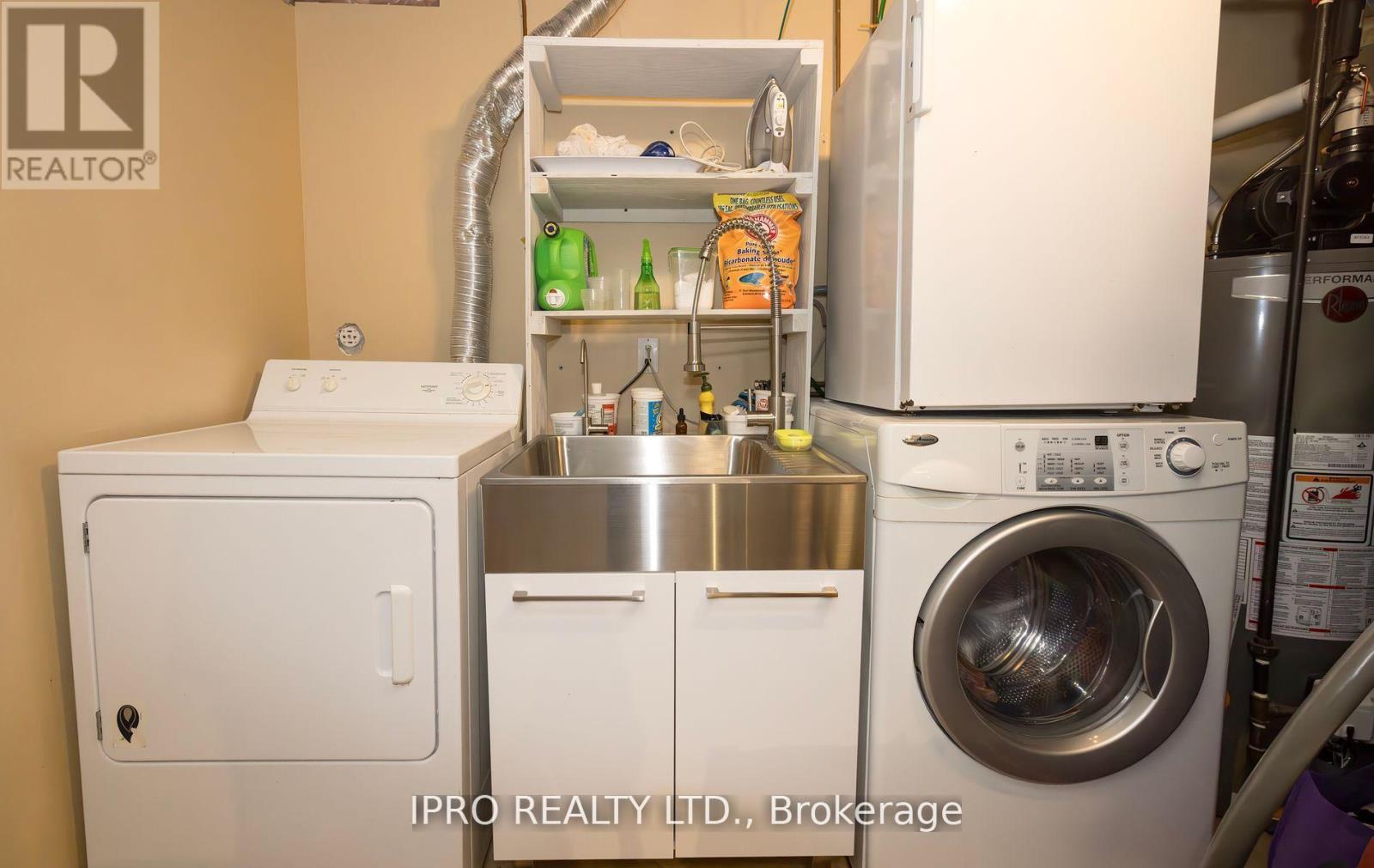 












19 THOMPSON DRIVE

,
Guelph (Grange Road),




Ontario
N1E7A5

