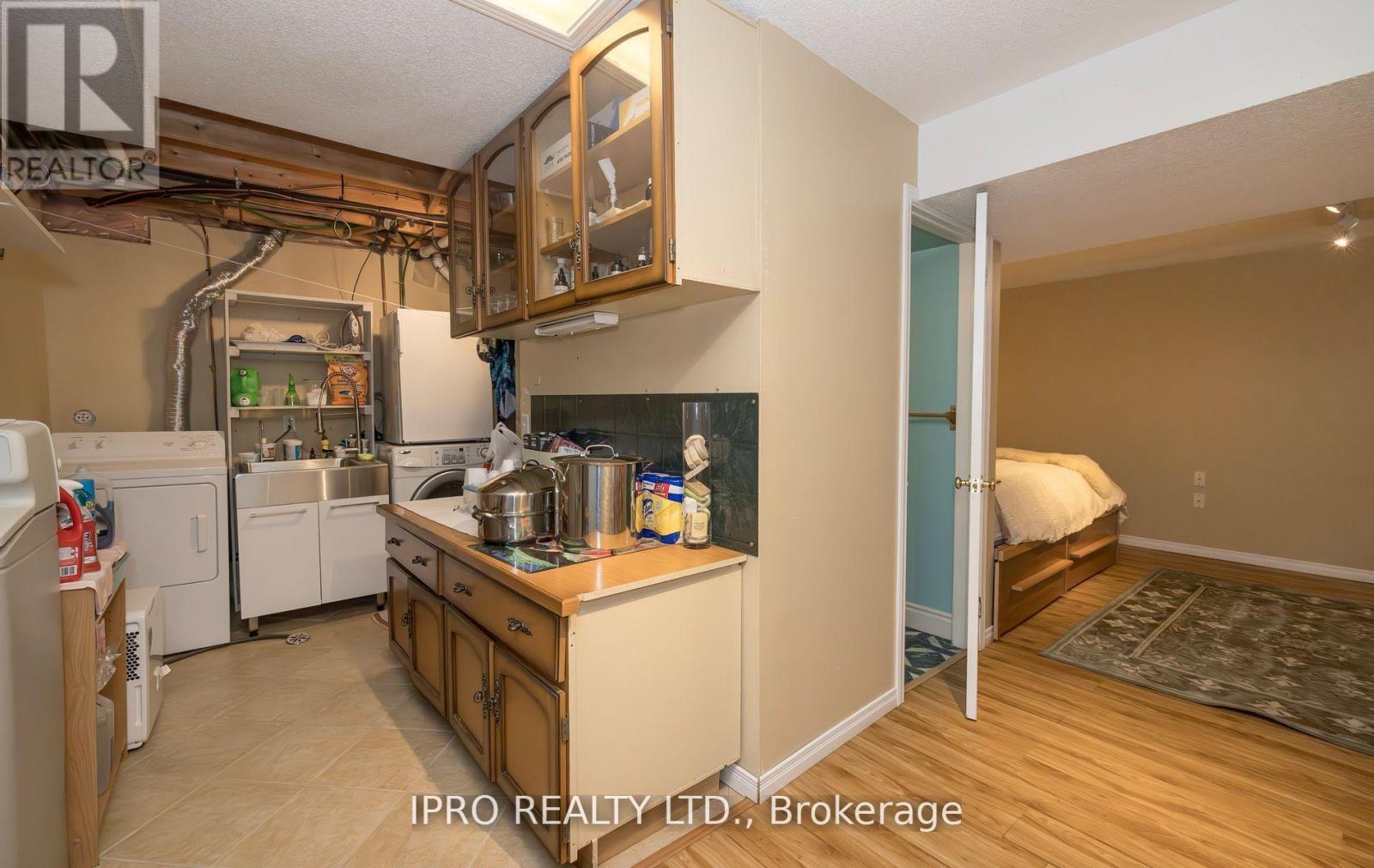 












19 THOMPSON DRIVE

,
Guelph (Grange Road),




Ontario
N1E7A5

