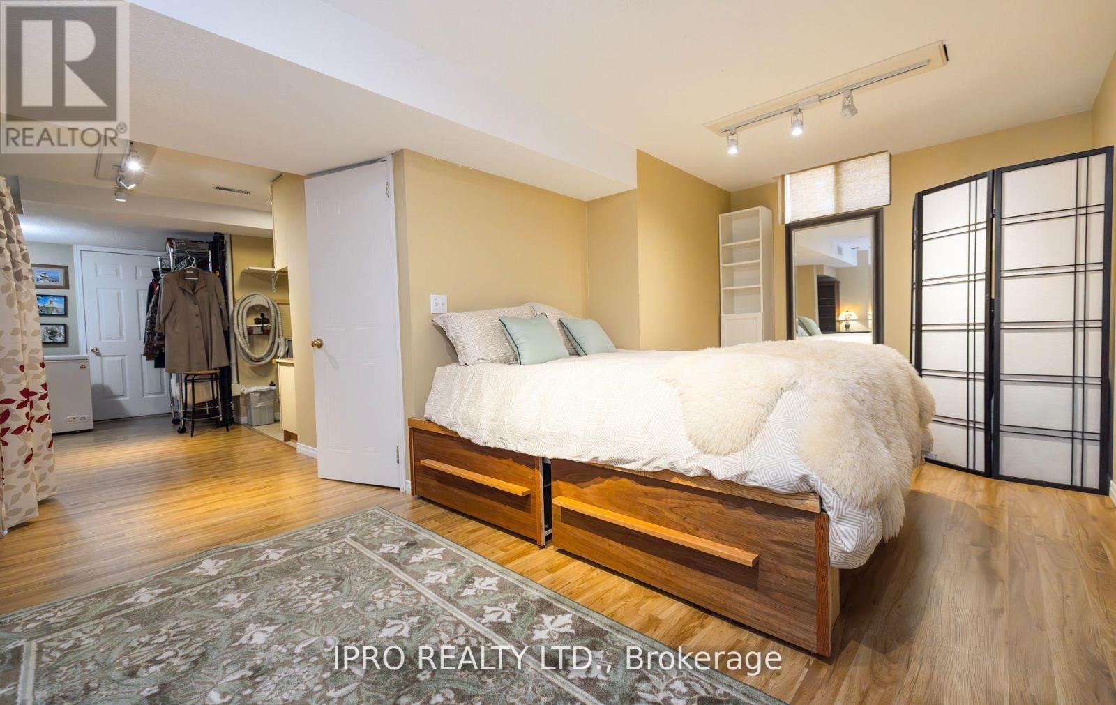 












19 THOMPSON DRIVE

,
Guelph (Grange Road),




Ontario
N1E7A5


