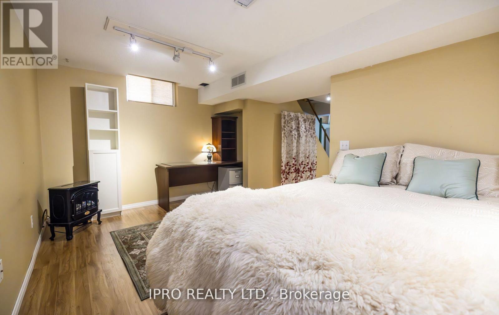 












19 THOMPSON DRIVE

,
Guelph (Grange Road),




Ontario
N1E7A5

