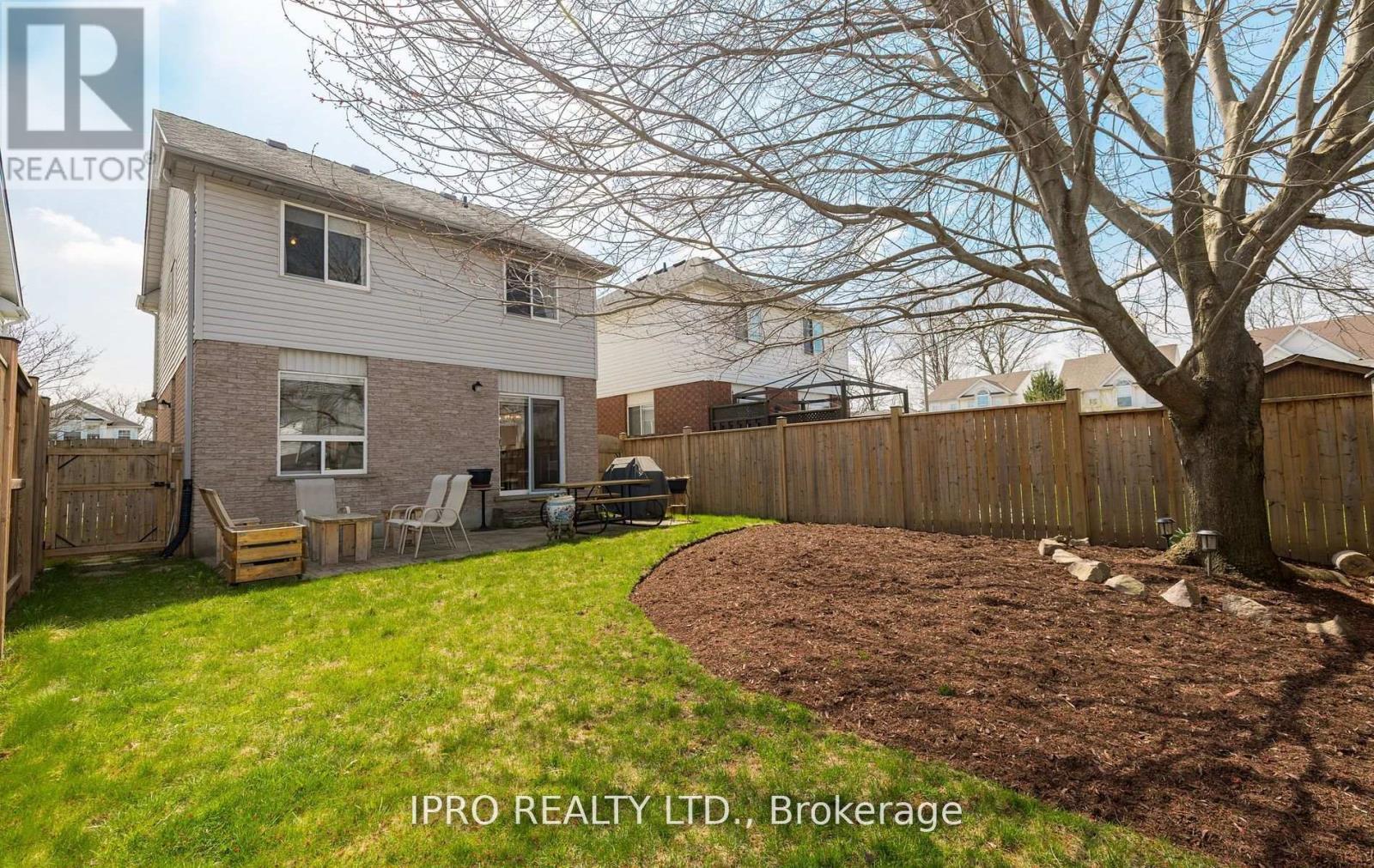 












19 THOMPSON DRIVE

,
Guelph (Grange Road),




Ontario
N1E7A5

