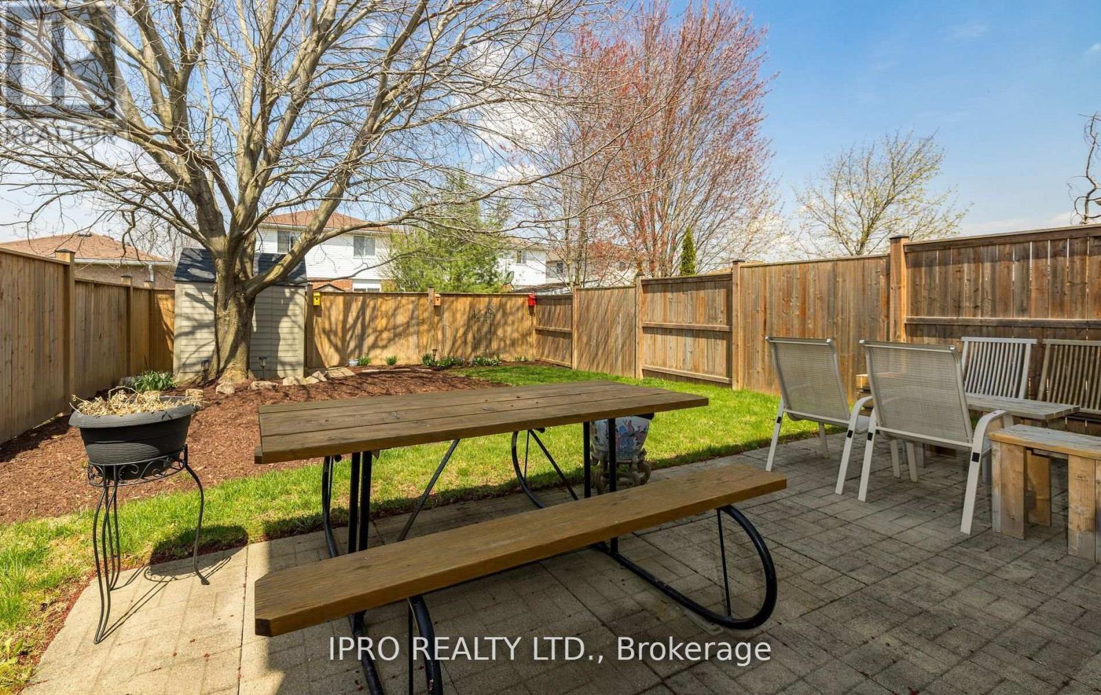 












19 THOMPSON DRIVE

,
Guelph (Grange Road),




Ontario
N1E7A5

