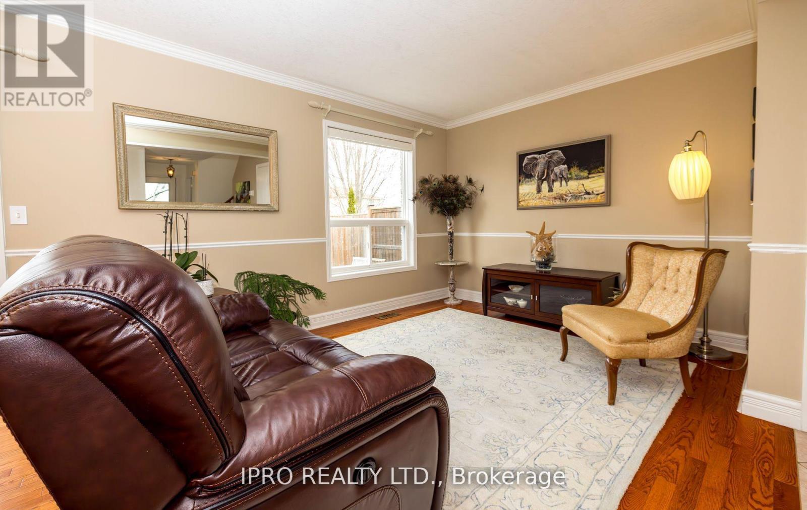 












19 THOMPSON DRIVE

,
Guelph (Grange Road),




Ontario
N1E7A5

