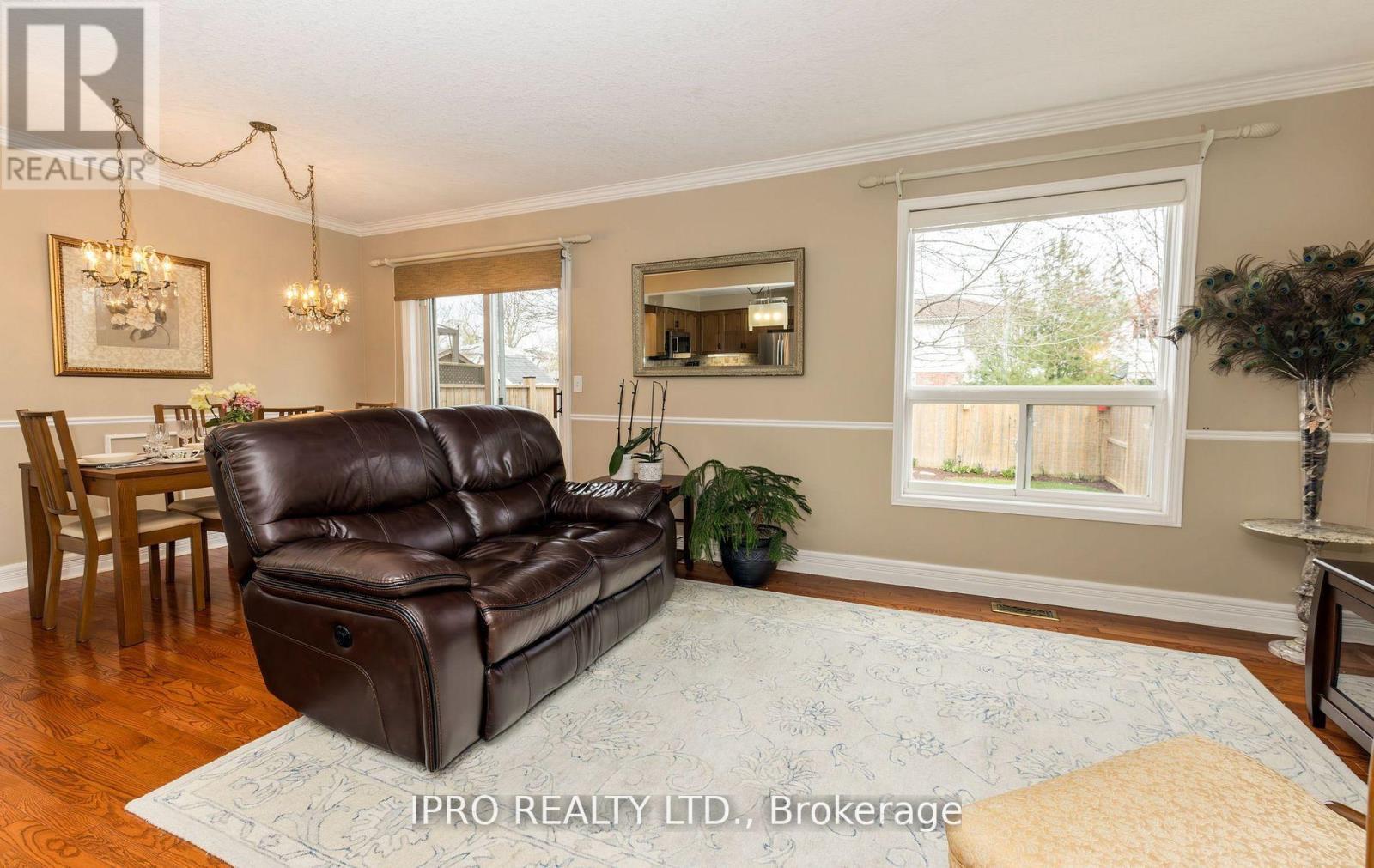 












19 THOMPSON DRIVE

,
Guelph (Grange Road),




Ontario
N1E7A5

