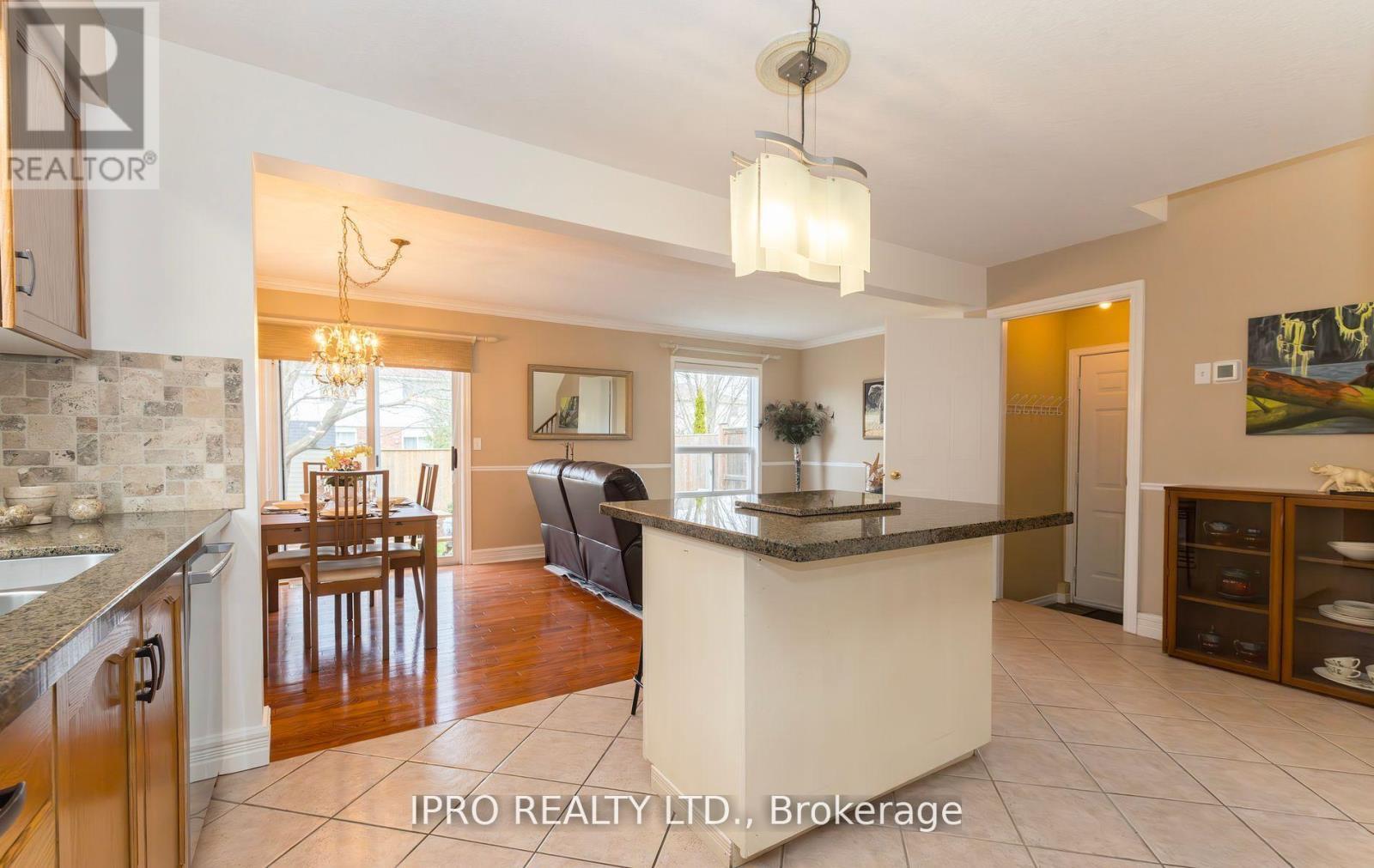 












19 THOMPSON DRIVE

,
Guelph (Grange Road),




Ontario
N1E7A5

