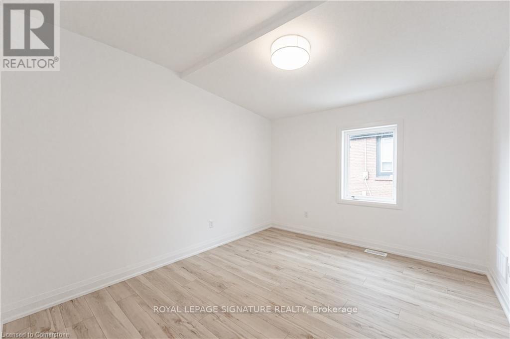 












777 BEACH BOULEVARD

,
Hamilton (Hamilton Beach),




Ontario
L8H6Y5

