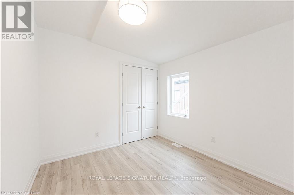 












777 BEACH BOULEVARD

,
Hamilton (Hamilton Beach),




Ontario
L8H6Y5

