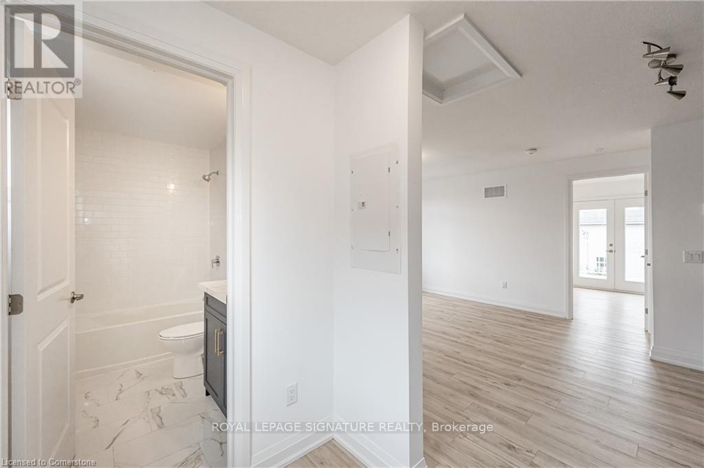 












777 BEACH BOULEVARD

,
Hamilton (Hamilton Beach),




Ontario
L8H6Y5

