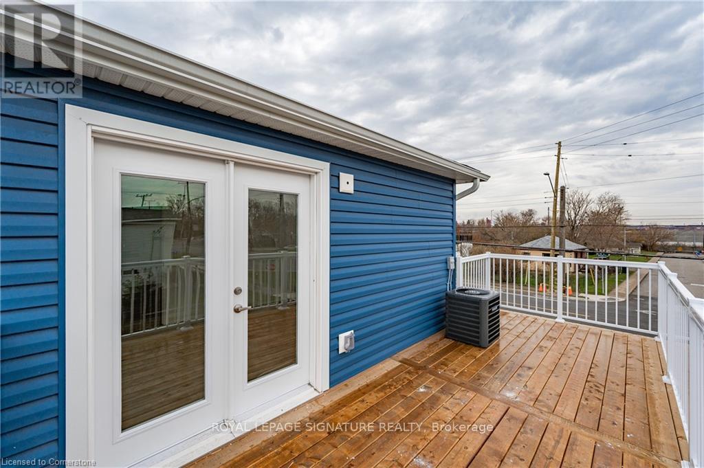 












777 BEACH BOULEVARD

,
Hamilton (Hamilton Beach),




Ontario
L8H6Y5

