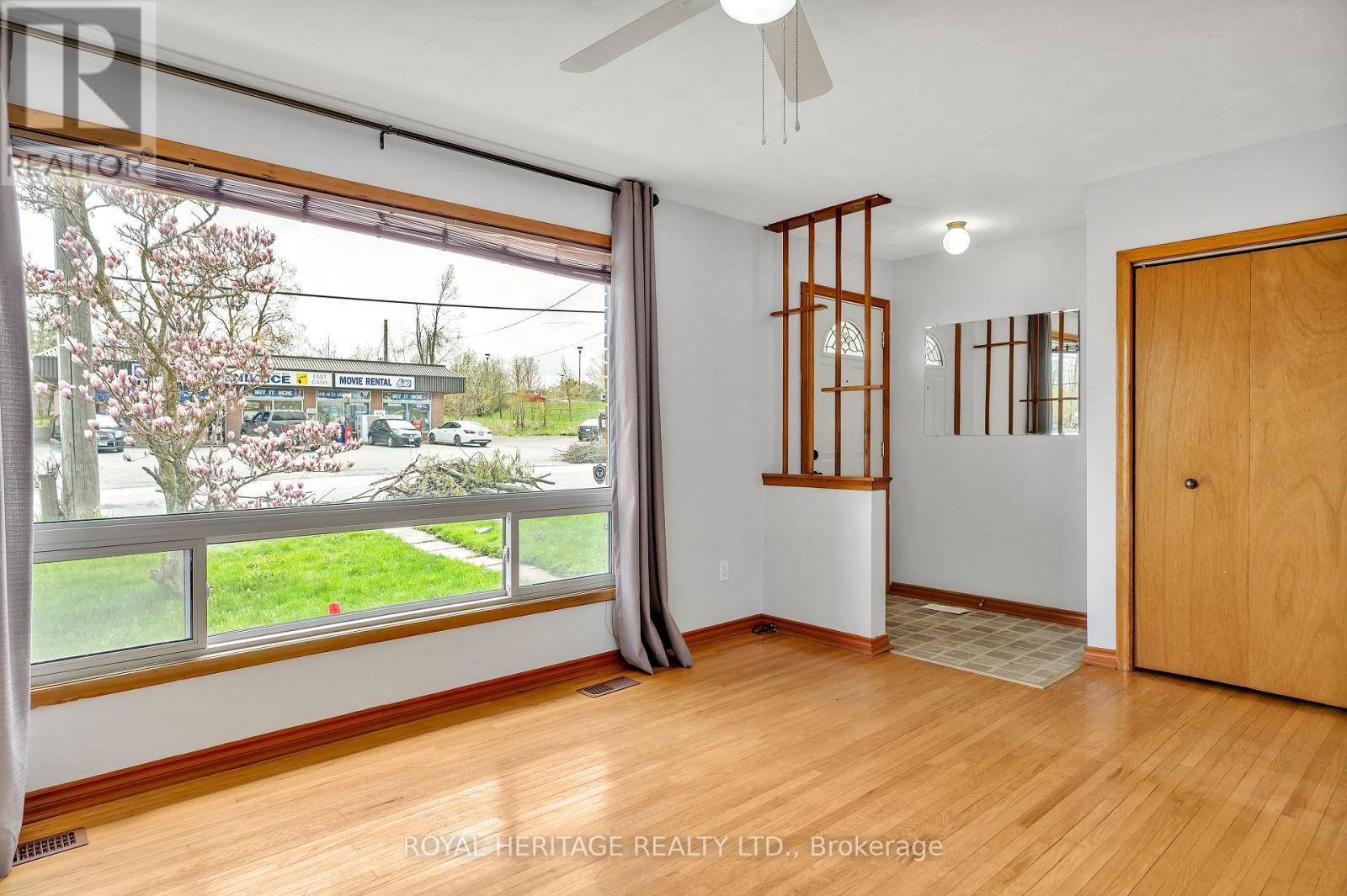 












547 RIVER ROAD S

,
Peterborough South (East),




Ontario
K9J1E6

