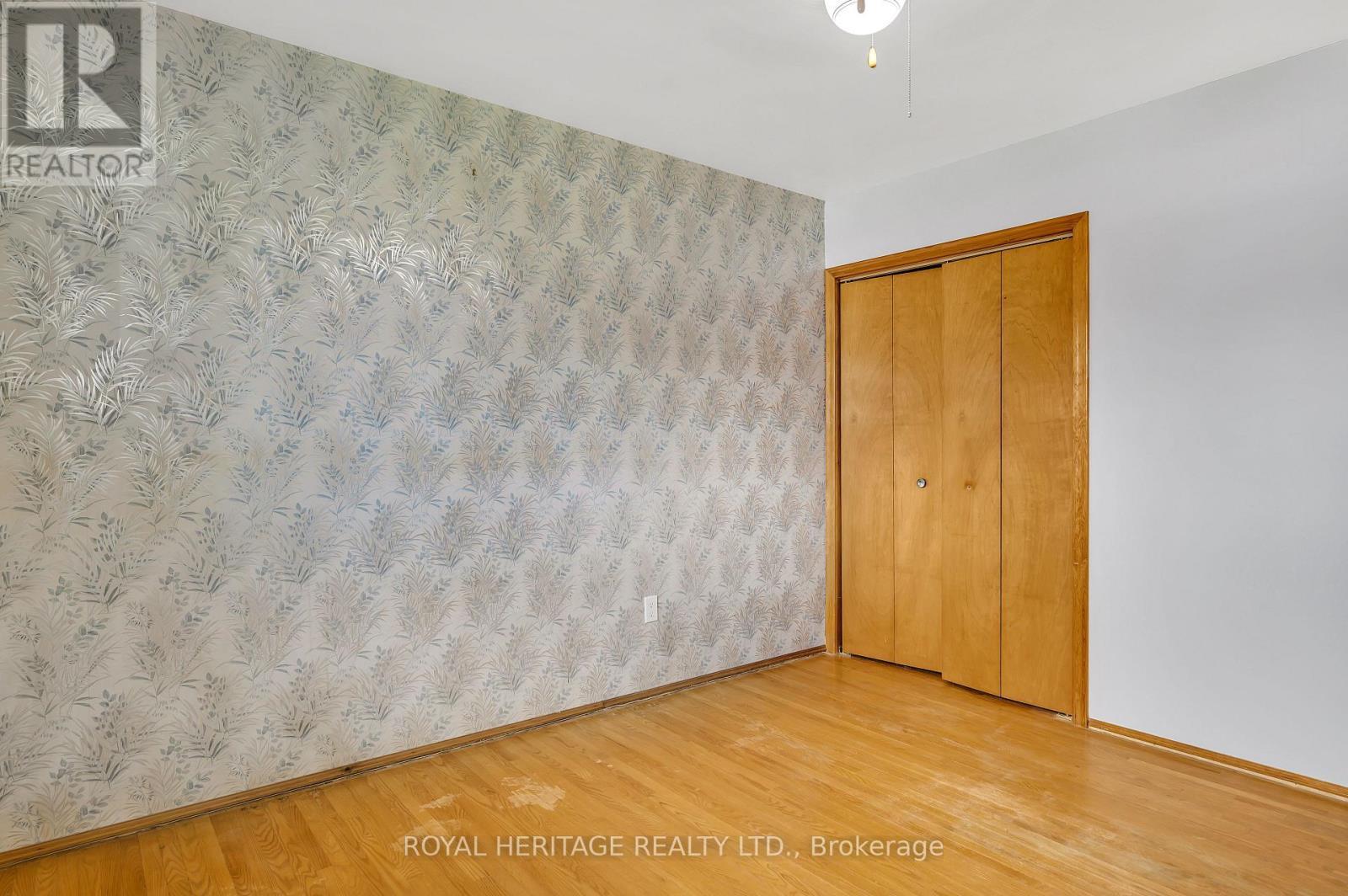 












547 RIVER ROAD S

,
Peterborough South (East),




Ontario
K9J1E6

