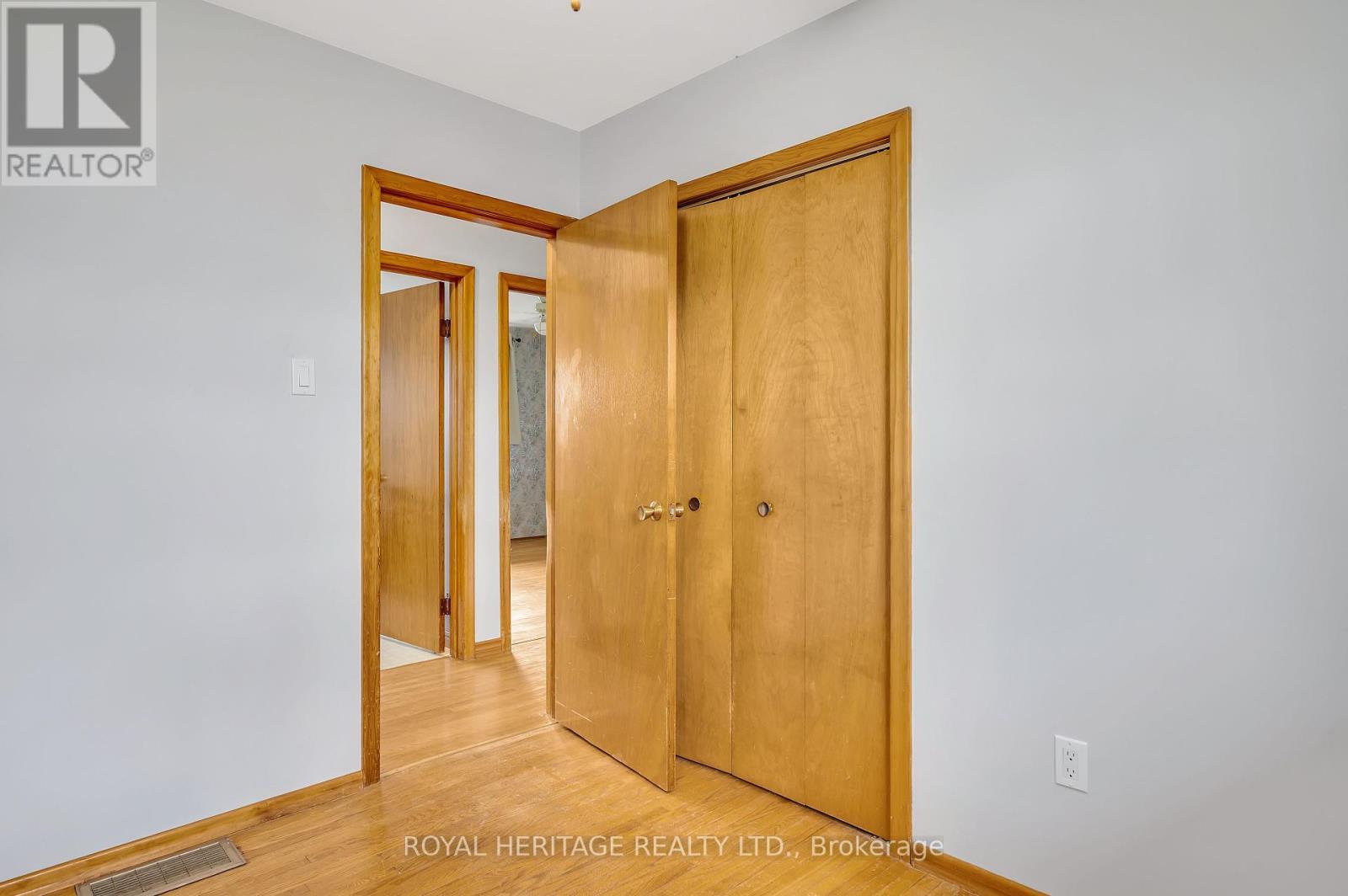 












547 RIVER ROAD S

,
Peterborough South (East),




Ontario
K9J1E6


