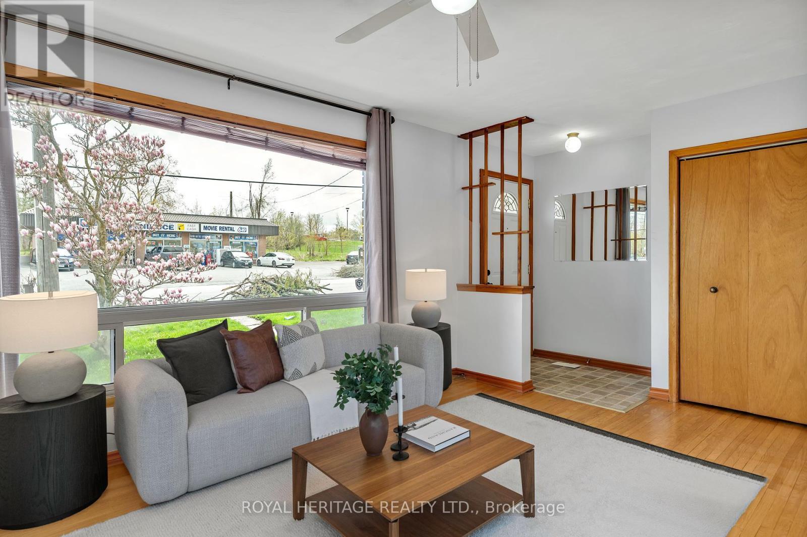 












547 RIVER ROAD S

,
Peterborough South (East),




Ontario
K9J1E6

