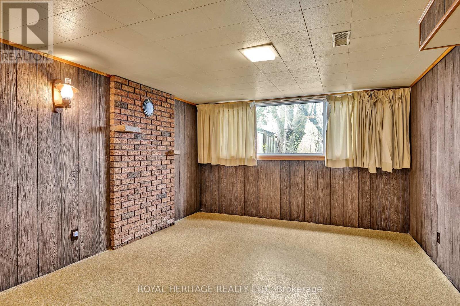 












547 RIVER ROAD S

,
Peterborough South (East),




Ontario
K9J1E6


