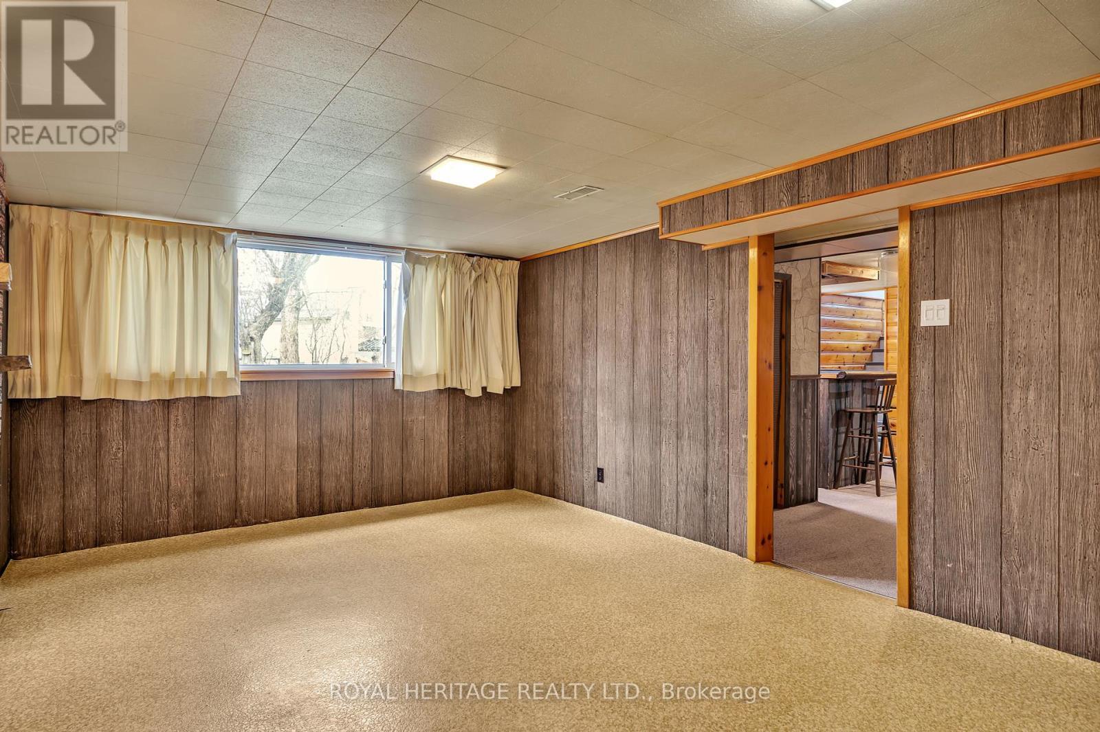 












547 RIVER ROAD S

,
Peterborough South (East),




Ontario
K9J1E6

