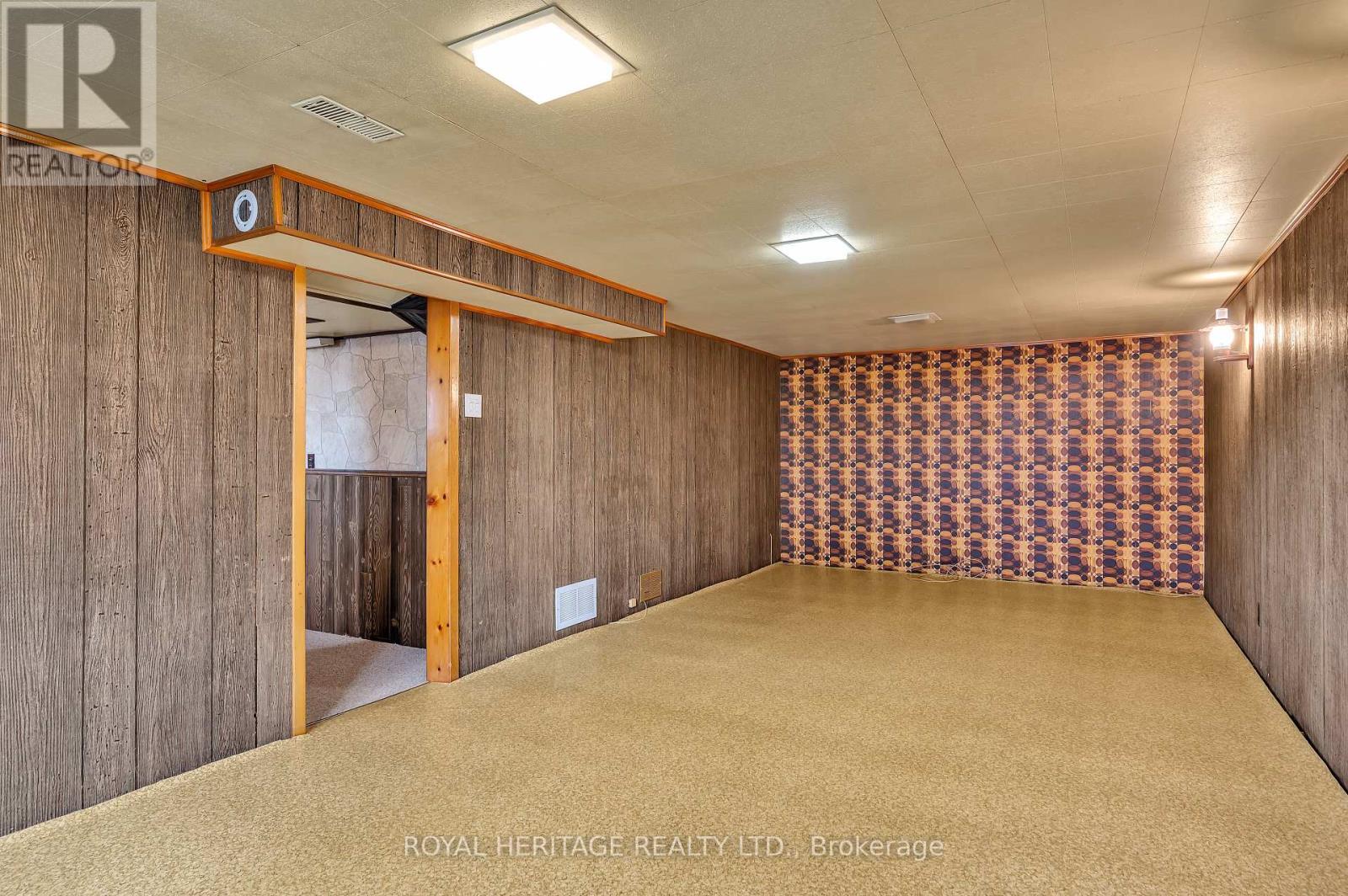 












547 RIVER ROAD S

,
Peterborough South (East),




Ontario
K9J1E6

