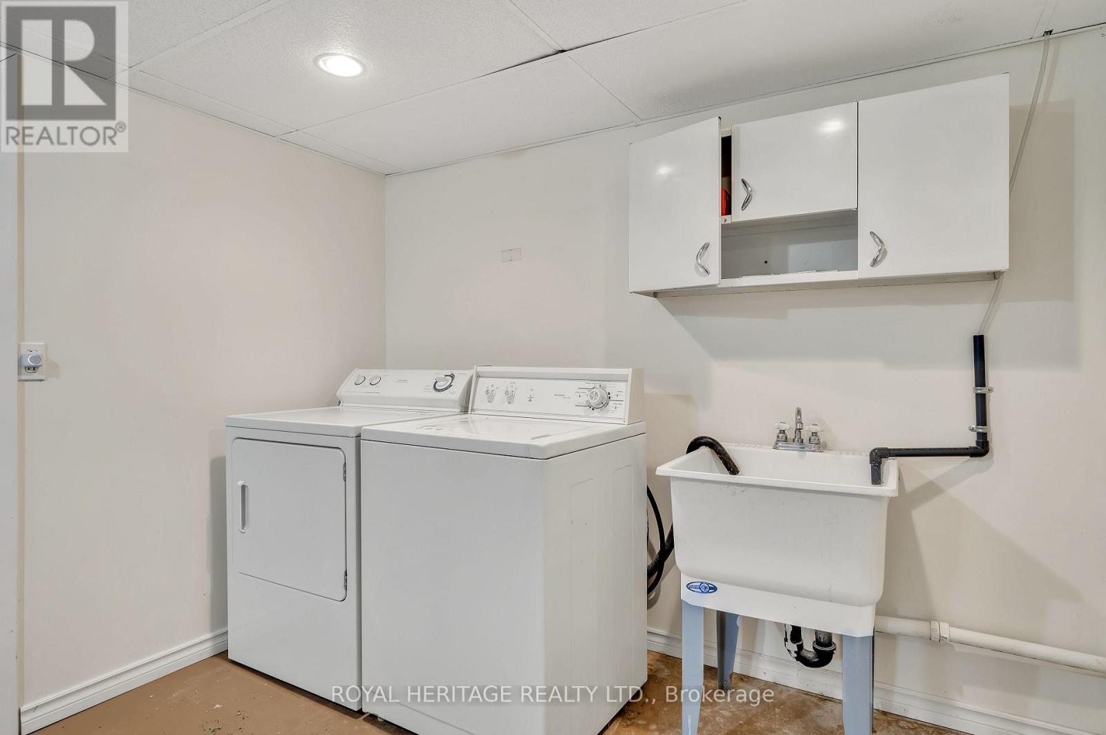 












547 RIVER ROAD S

,
Peterborough South (East),




Ontario
K9J1E6

