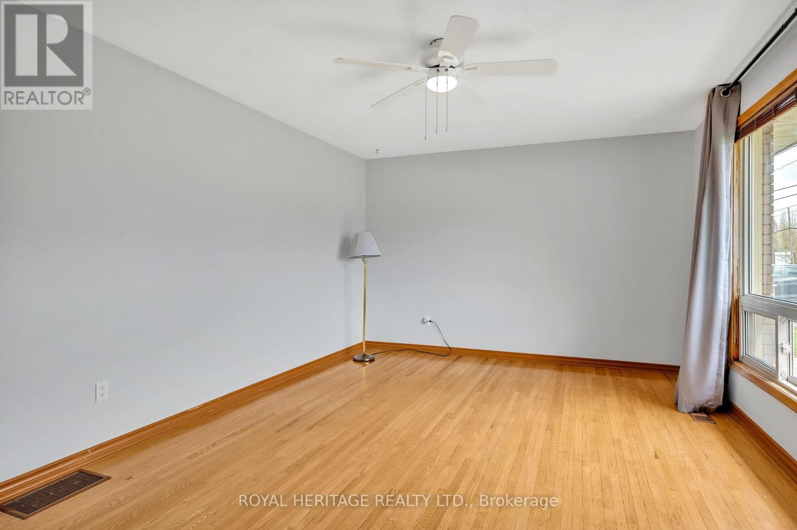












547 RIVER ROAD S

,
Peterborough South (East),




Ontario
K9J1E6

