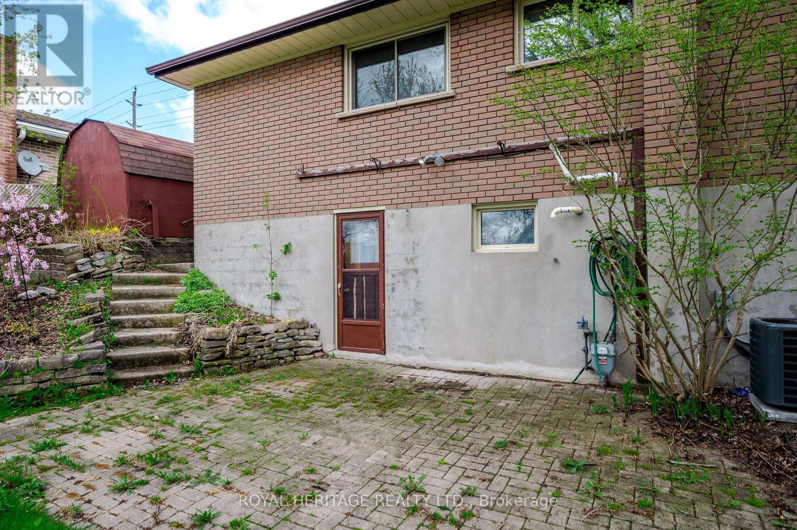 












547 RIVER ROAD S

,
Peterborough South (East),




Ontario
K9J1E6

