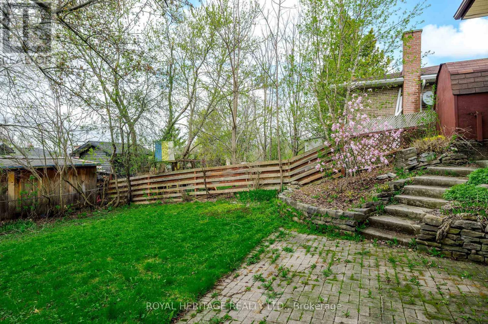 












547 RIVER ROAD S

,
Peterborough South (East),




Ontario
K9J1E6

