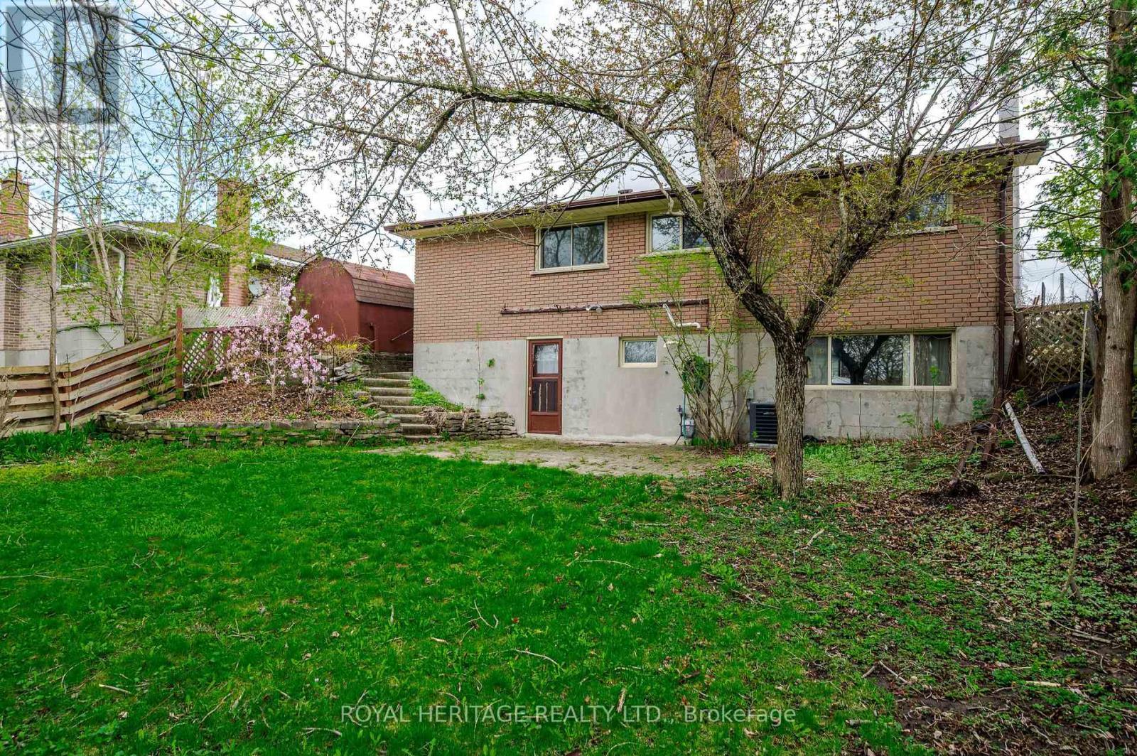 












547 RIVER ROAD S

,
Peterborough South (East),




Ontario
K9J1E6


