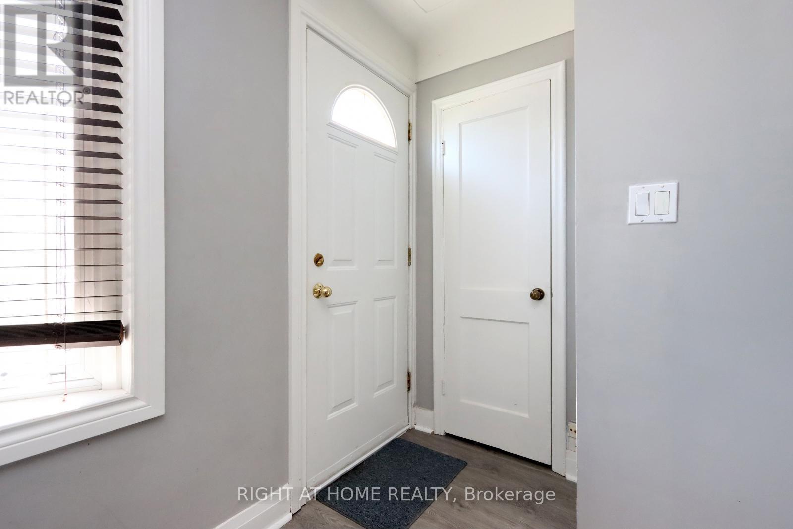 












240 EAST 22ND STREET

,
Hamilton (Eastmount),




Ontario
L8V2V7

