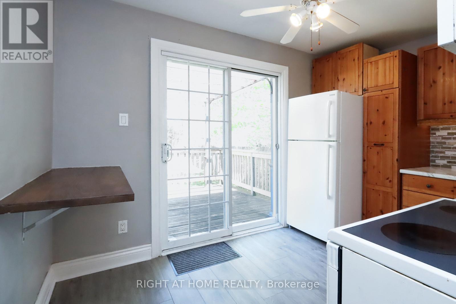 












240 EAST 22ND STREET

,
Hamilton (Eastmount),




Ontario
L8V2V7

