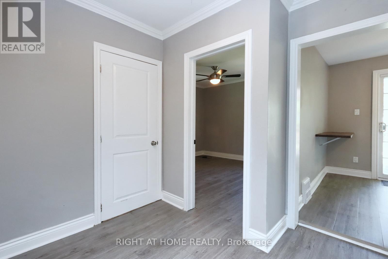












240 EAST 22ND STREET

,
Hamilton (Eastmount),




Ontario
L8V2V7

