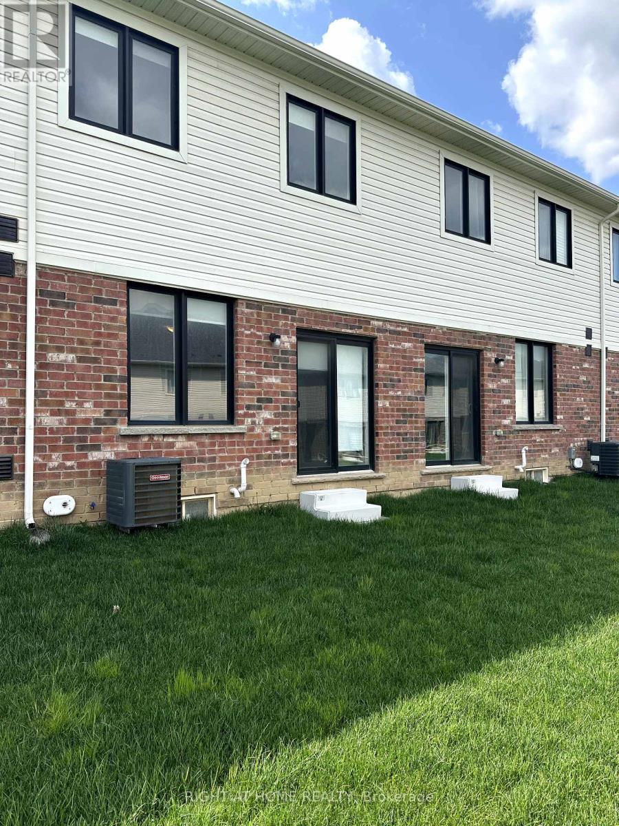 












29 MIA DRIVE

,
Hamilton (Ryckmans),




Ontario
L9B0J8

