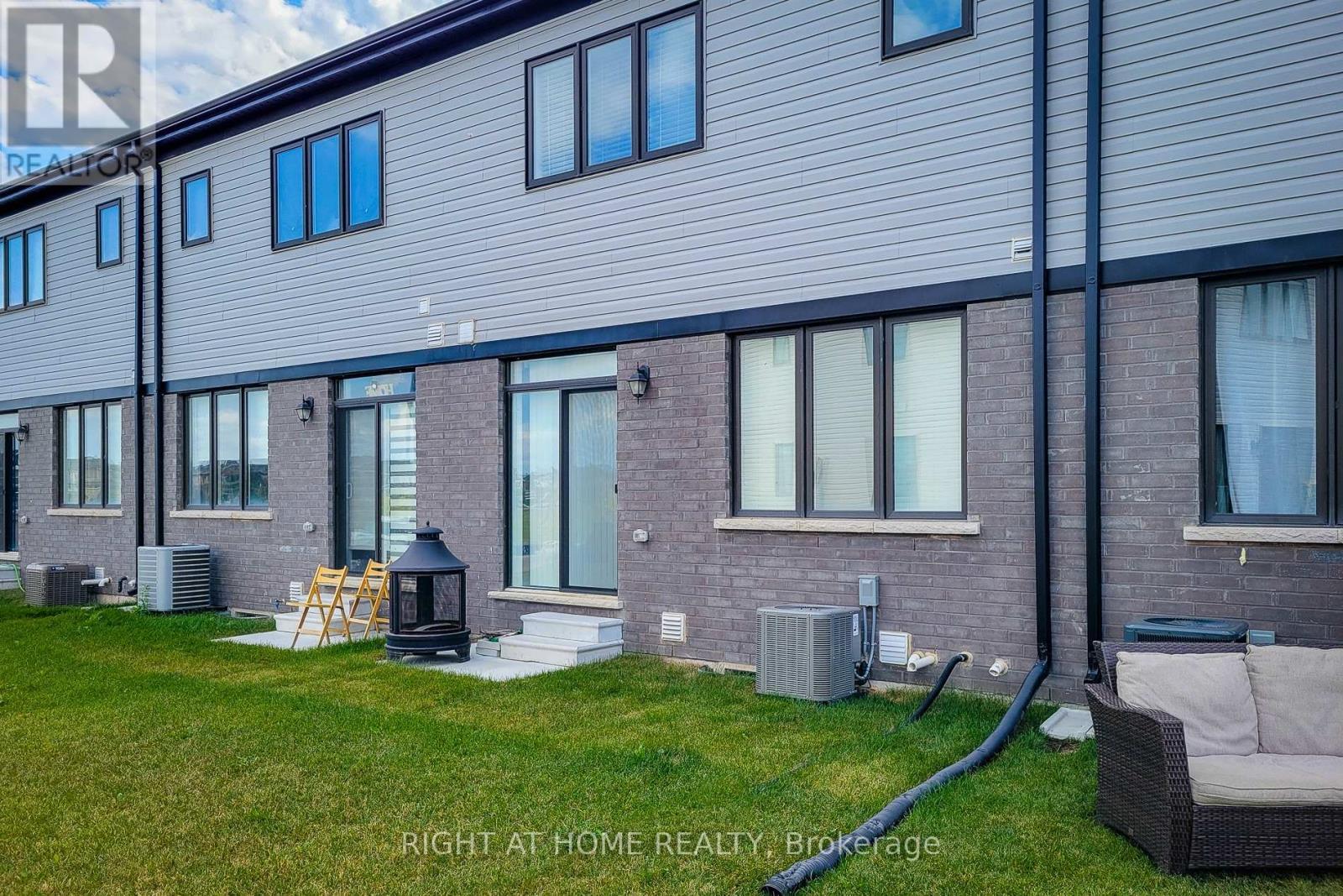 












8 OWL LANE

,
Haldimand,




Ontario
N3W0G4

