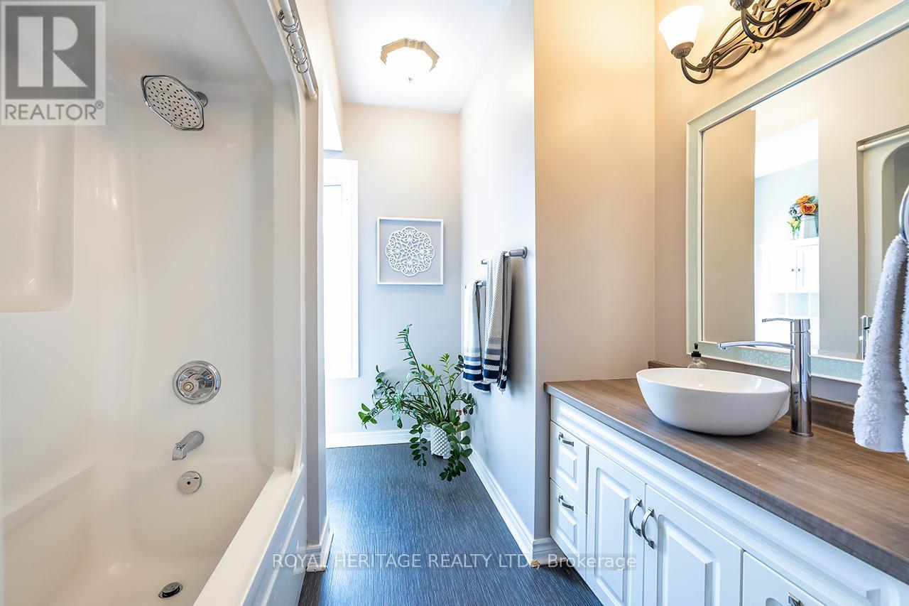 












17 FRANCIS STREET

,
Kawartha Lakes (Lindsay),




Ontario
K9V3R7

