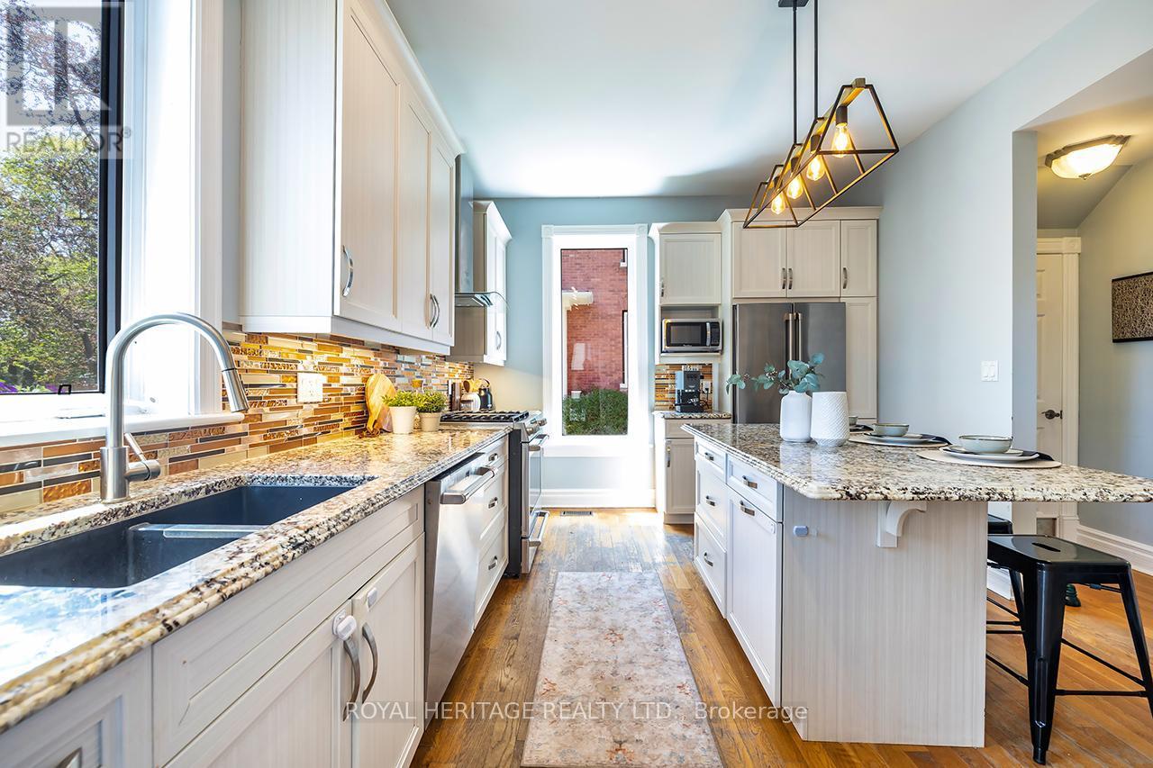 












17 FRANCIS STREET

,
Kawartha Lakes (Lindsay),




Ontario
K9V3R7

